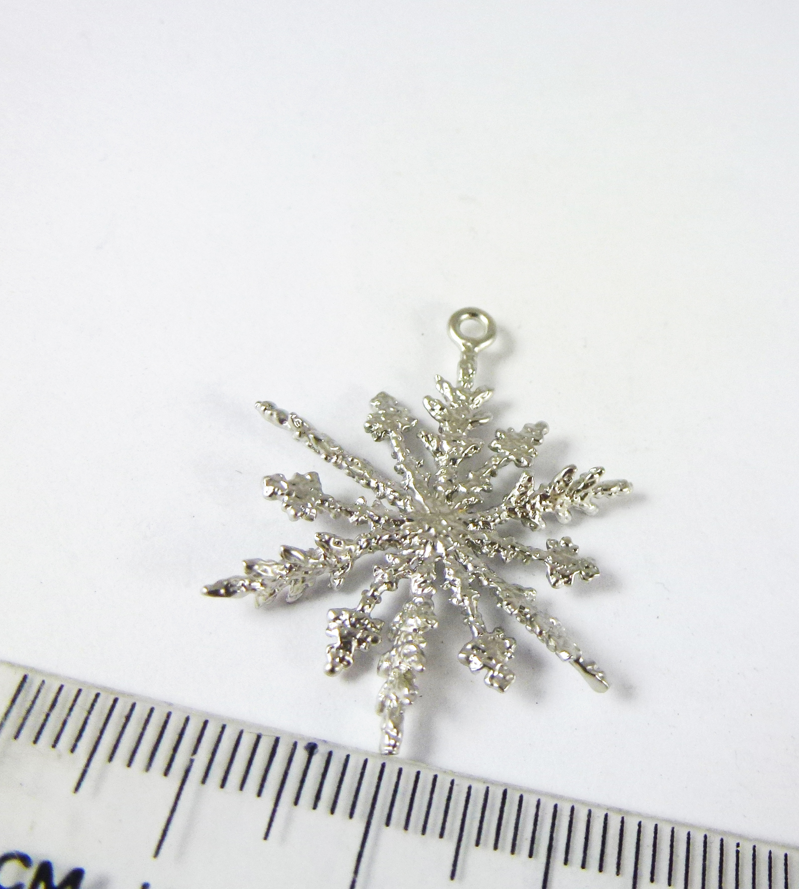 28mm銅鍍霧銀單孔放射狀雪花