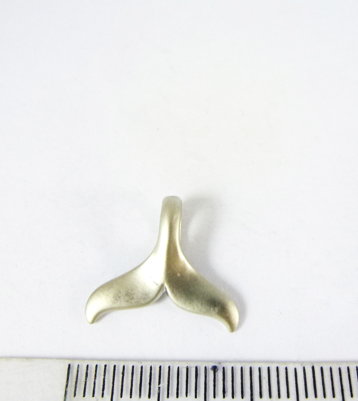 18mm銅鍍霧銀橫洞魚尾巴