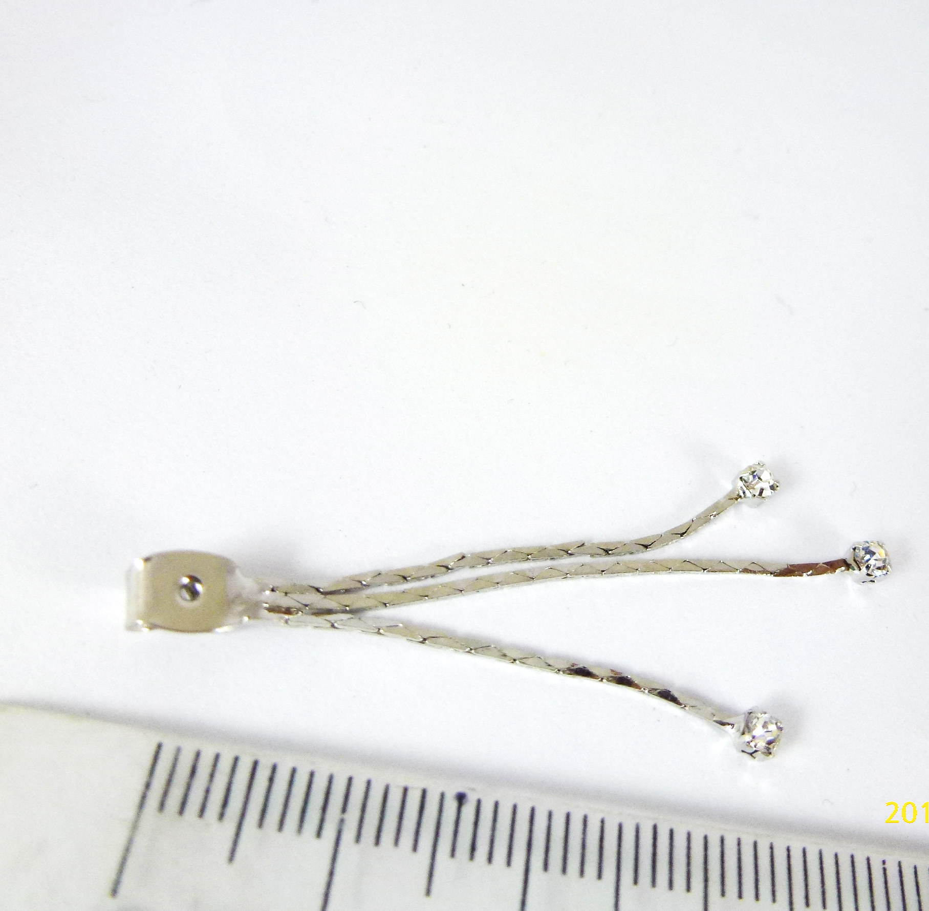 銅鍍白K後扣附三排扁鍊鑲鑽